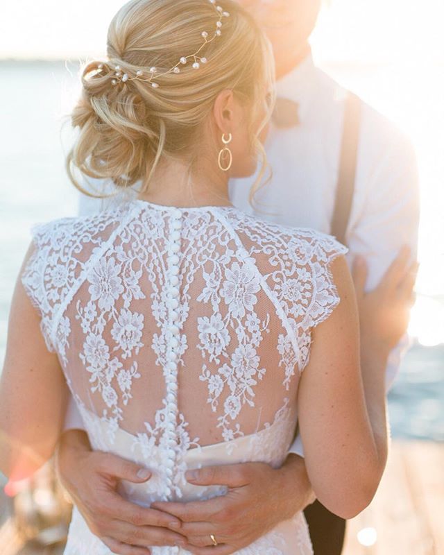 matthewland's tweet photo. Sun kissed. With @marriedwithmichelle @melaniebensonfloral @lisaduparcatering @anchoredpaperco @thedresstheory https://t.co/qGMhKMtyVu