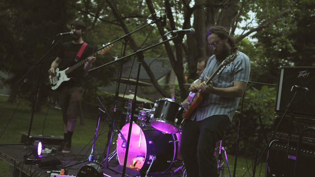 midwestAXN's tweet photo. New music from A.M. Stations! Check out our interview with the band and Pre-Order their new album "Nonsense" out soon via @AlreadyDeadRecs &amp; 1980 Records!

#rock #noise #experimental #punk #postpunk #chicago #music #1980records #alreadydeadtapes #newalbum #nonsense #amstations https://t.co/eOpOdJlKAa