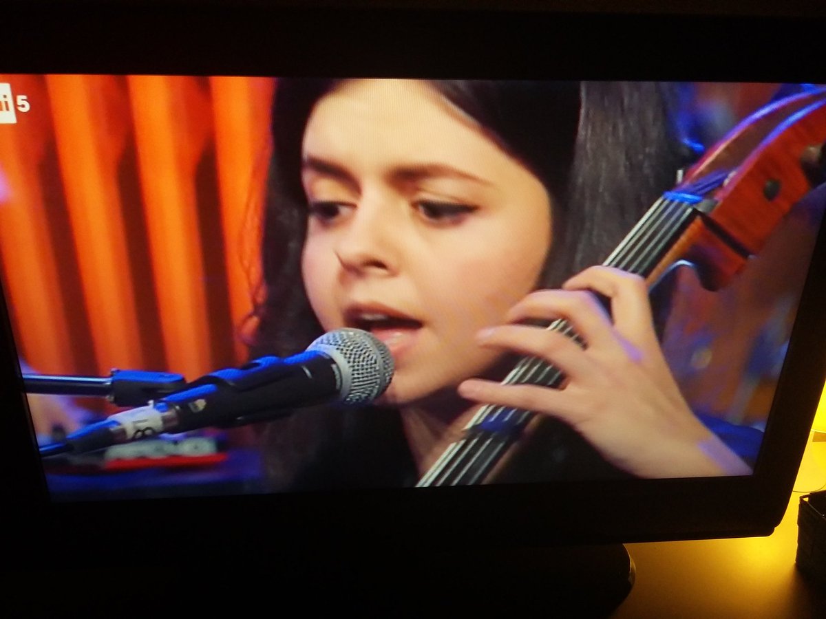 darkokerim's tweet photo. #anni @Bea_Zanin live @ #NessunDorma su @raicinque 🎶 #violoncello https://t.co/RJgQAOSbai