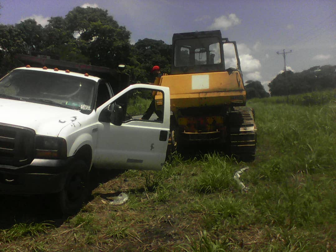 ESINSEPSA's tweet image. ¡JUNTOS HACEMOS MÁS! Nuestros equipos activos desde el Vertedero de Mijaguito con la reparación de D6 Xcmg. ¡Cumpliendo las  instrucciones de nuestro Pdte de #Esinsep Ing Nohel Villavicencio de seguir avanzando y mantener las maquinarias al 100 por ciento en funcionamiento!