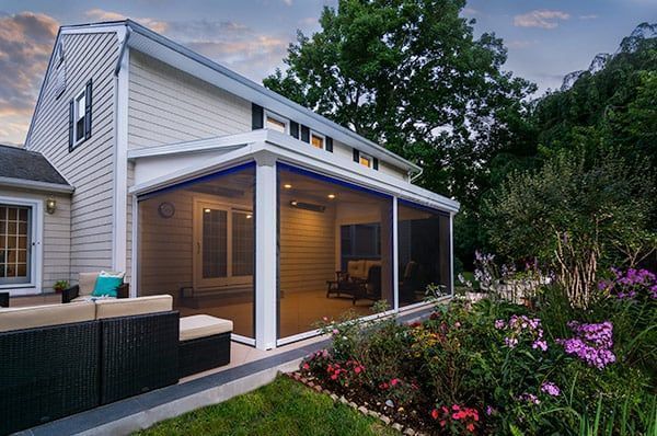 FSHomeStar's tweet image. Need protection from inclement weather, flying insects and nosy neighbors? LifeRoom's fully automated screens descend around you at the touch of a button!  #AutomatedScreens #ByeByeBugs #Helloprivacy #LifeRoom