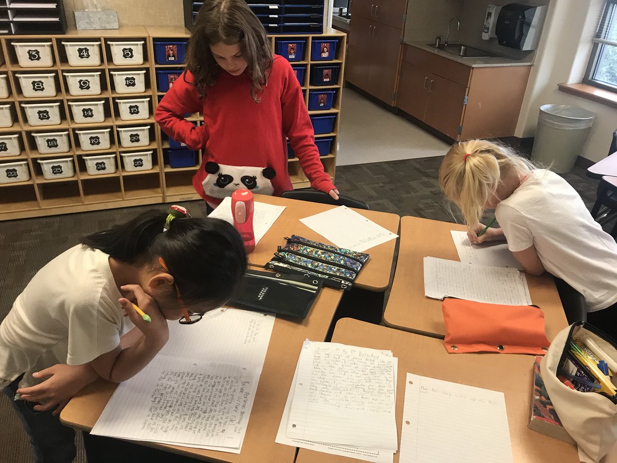 mrs_martinez4th's tweet photo. Delayed tweet from Friday- we had so much fun doing a gallery walk during writing time! We were able to read the personal narratives written by classmates, and offer positive and specific feedback! https://t.co/ysXsvGeusU