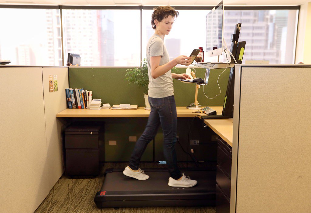 fully_us's tweet image. “There’s only one gadget I can’t live without. It weighs in at 114 pounds. It is my desk treadmill.” If you can’t sit still at work, this article is for you. #exercise #tech #activeoffice #treadmilldesk via @NellieBowles and @nytimes nytimes.com/2018/07/04/tec…