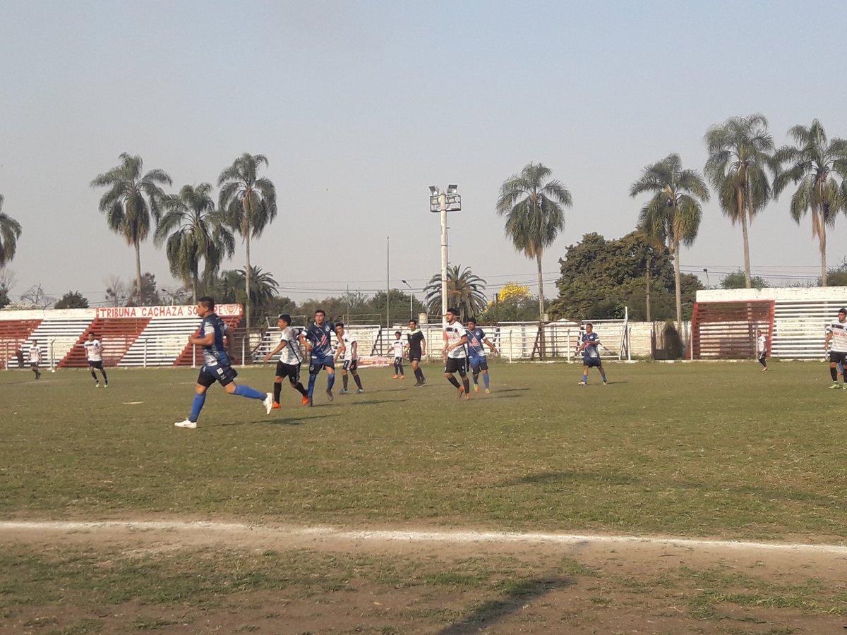 UnionDelNorte's tweet photo. #LigaTucumana - #TriangularPermanencia 

Ya se juega el complemento.

#UniónDelNorte 0 - 1 #SanRamón

#VamosCuervo https://t.co/E5HRTTohC3