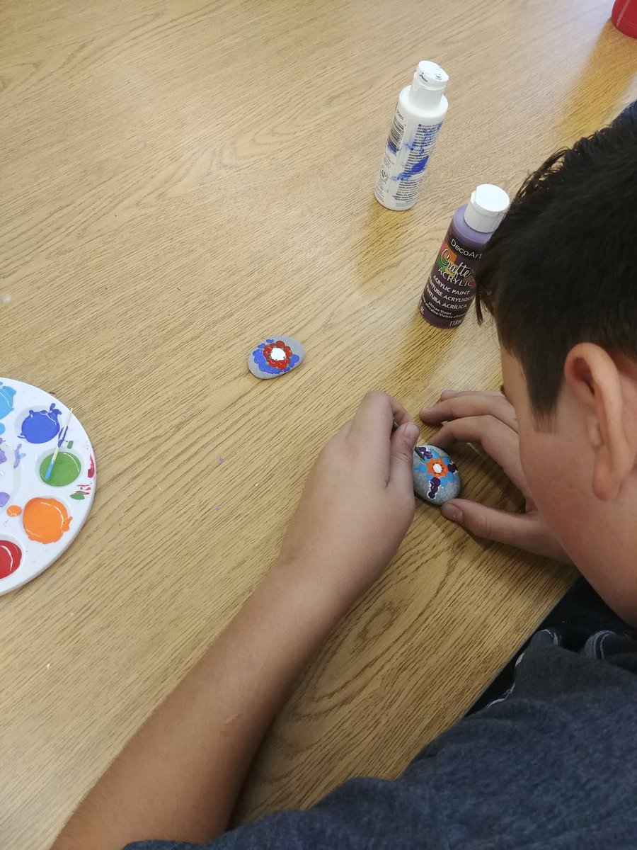 Everyone can paint a dot, but focus, concentration and a cool radial design make these really rock! <a href="/byronnorthview/">Byron Northview</a> <a href="/rchisholm22/">Ryan Chisholm</a> Thx for the inspiration @hlsummers