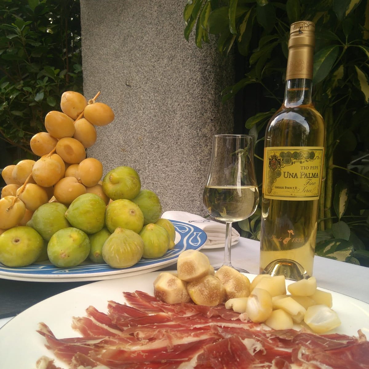 En Viridiana tenemos el mejor jamón de bellota acompañado de higos y dátiles frescos.

<a href="/chefhgs/">Hernán</a> #chef #foodporn #foodies #gastronomia #cenar #cenarenmadrid #gastronomy #restaurant #restaurante