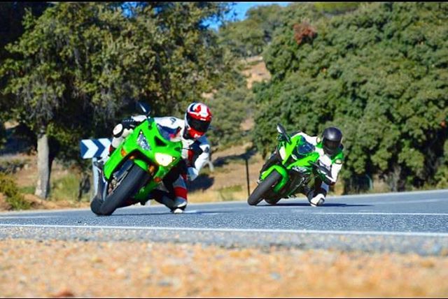 CharcoMotero's tweet photo. Cuando te dicen de salir de tranquis... ¡¡y luego nadie baja el ritmo!! 😜

#CharcodelMotero #Kawasaki #Ninja #zx6r #zx636r #Ninja636 #Coyote #Shoei #Dainese #Alpinestars #Sidi #Michelin #kawasakicharcoteam #YodaRacingTeam #YodaRacing #YRT #kneeground… https://t.co/P4ZjgSHVsq https://t.co/qowNkd2ARb