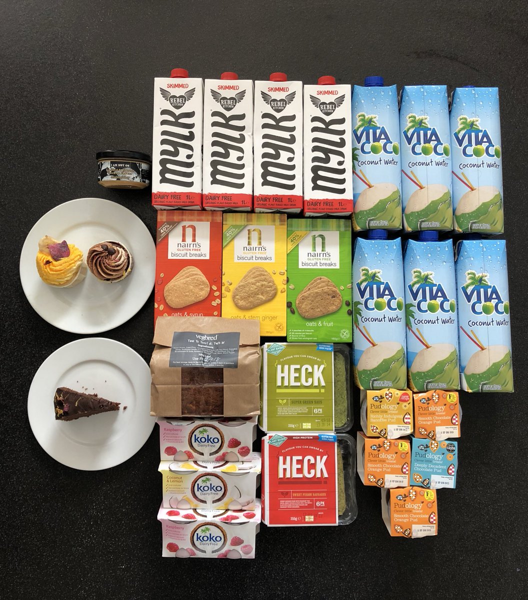 #veganhaul from the very fun &amp; informative <a href="/plantbased_live/">PlantBased Live</a> Excited for the next one 🌱

#vegan #veganfood