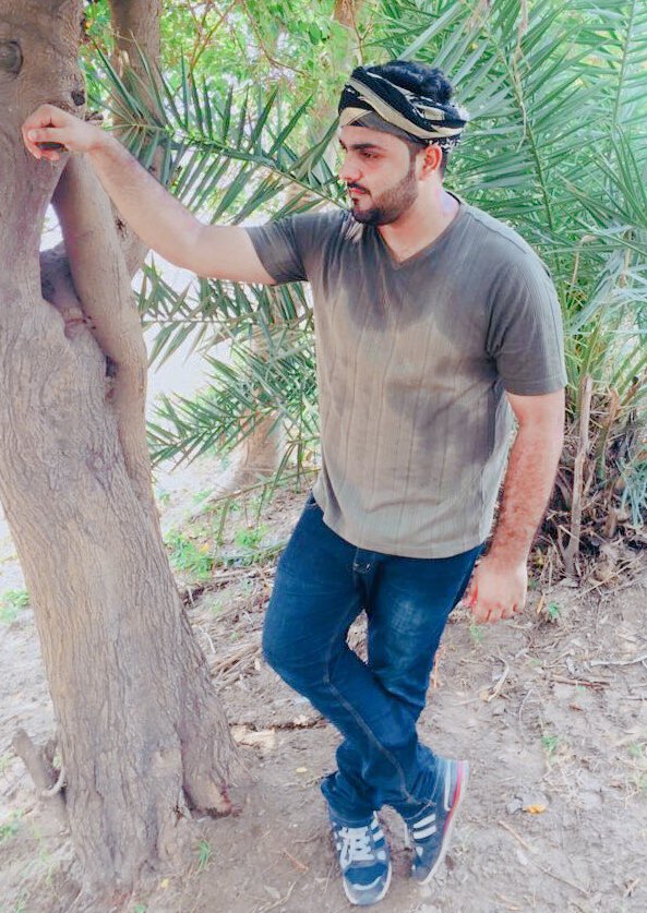 ButtBu95804561's tweet image. Style Theek lg rha 😜🤨