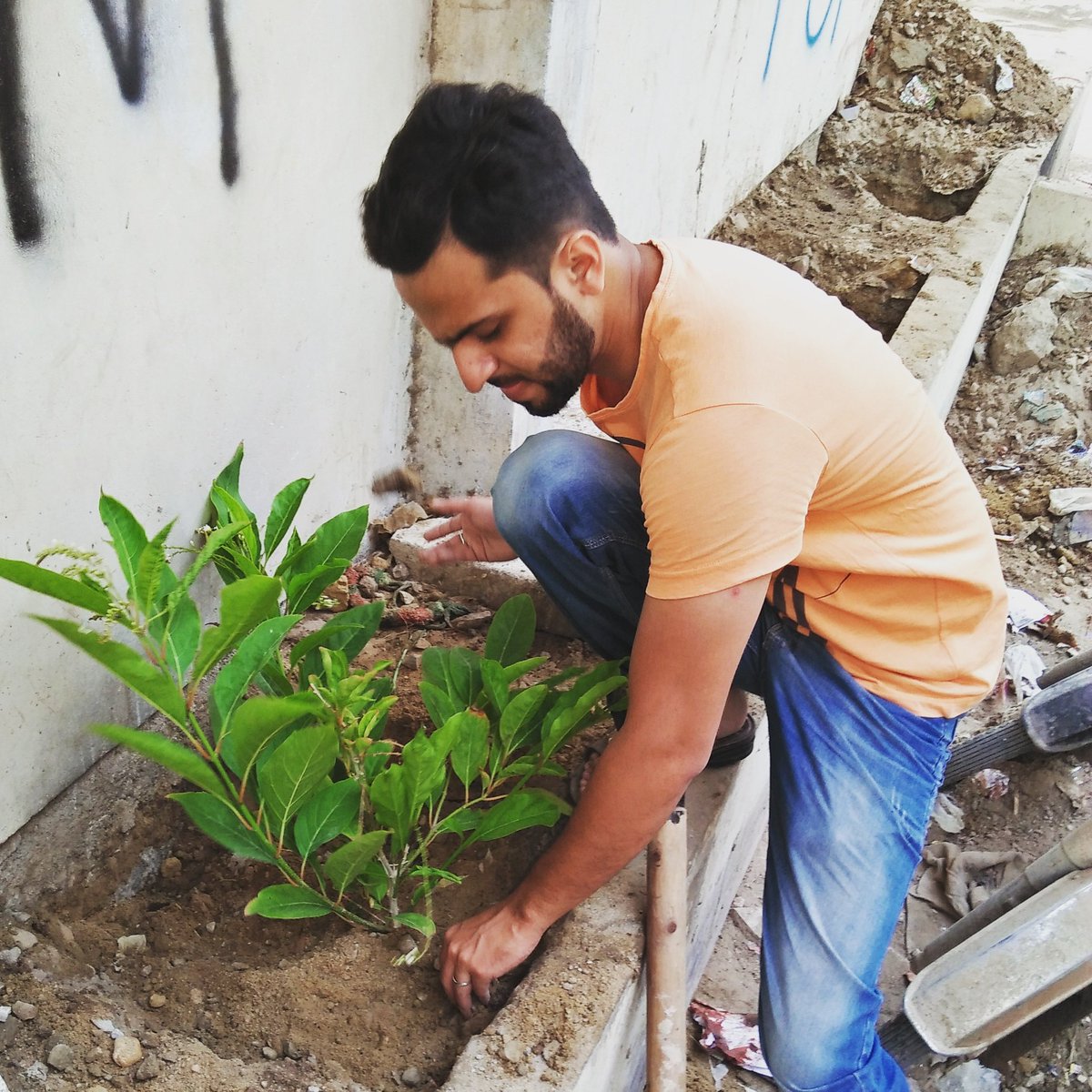 SaroshhOfficial's tweet photo. #Pakistan #TreePlantation #PlantForPskistan #GreenPakistan #Karachi #FourStarsProduction https://t.co/0ENUp7MmVi