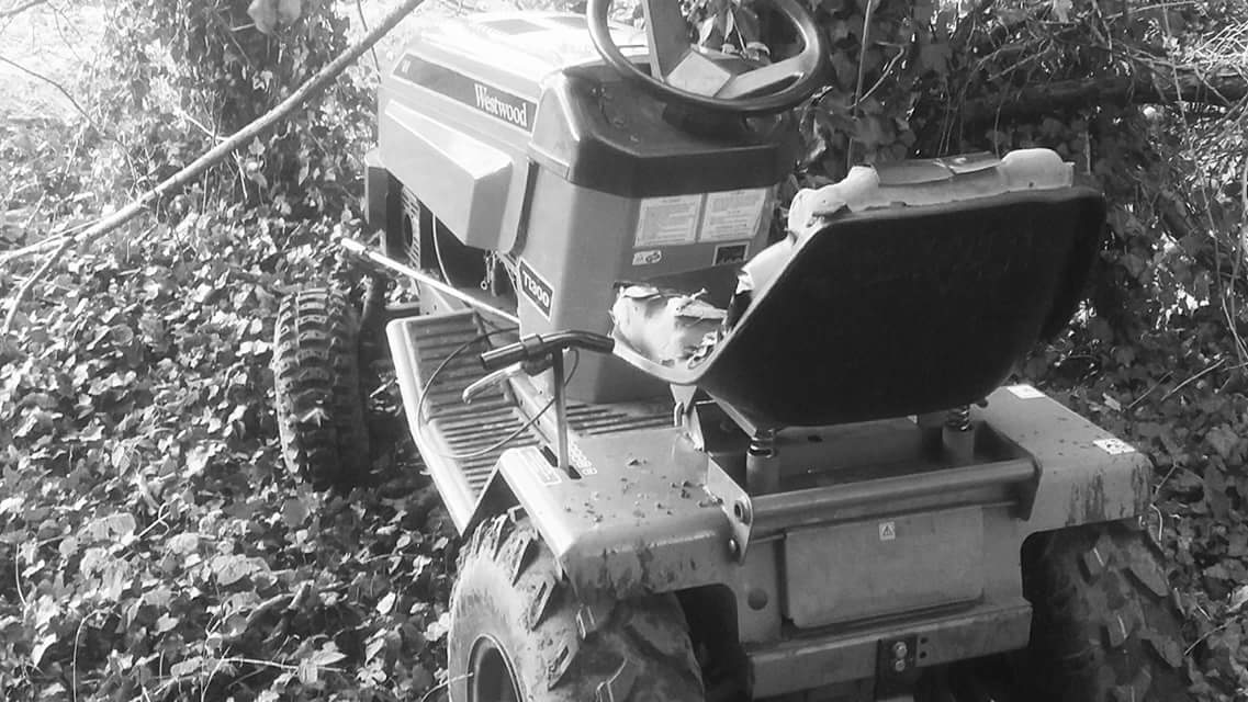 Colindoingstuff's tweet photo. Louie's Westwood T1300 #ukmudmowers #mudmower #mudmowers #ketleymowersport #colinketleymowersport #murray #offroadmower #offroadmower #offroadmower #Westwood #colinketleymowersport #Motorsport #mowerracing #racingmower #racemower #mowerracing #YouTube #IAmACreator https://t.co/JRp35QuG0t