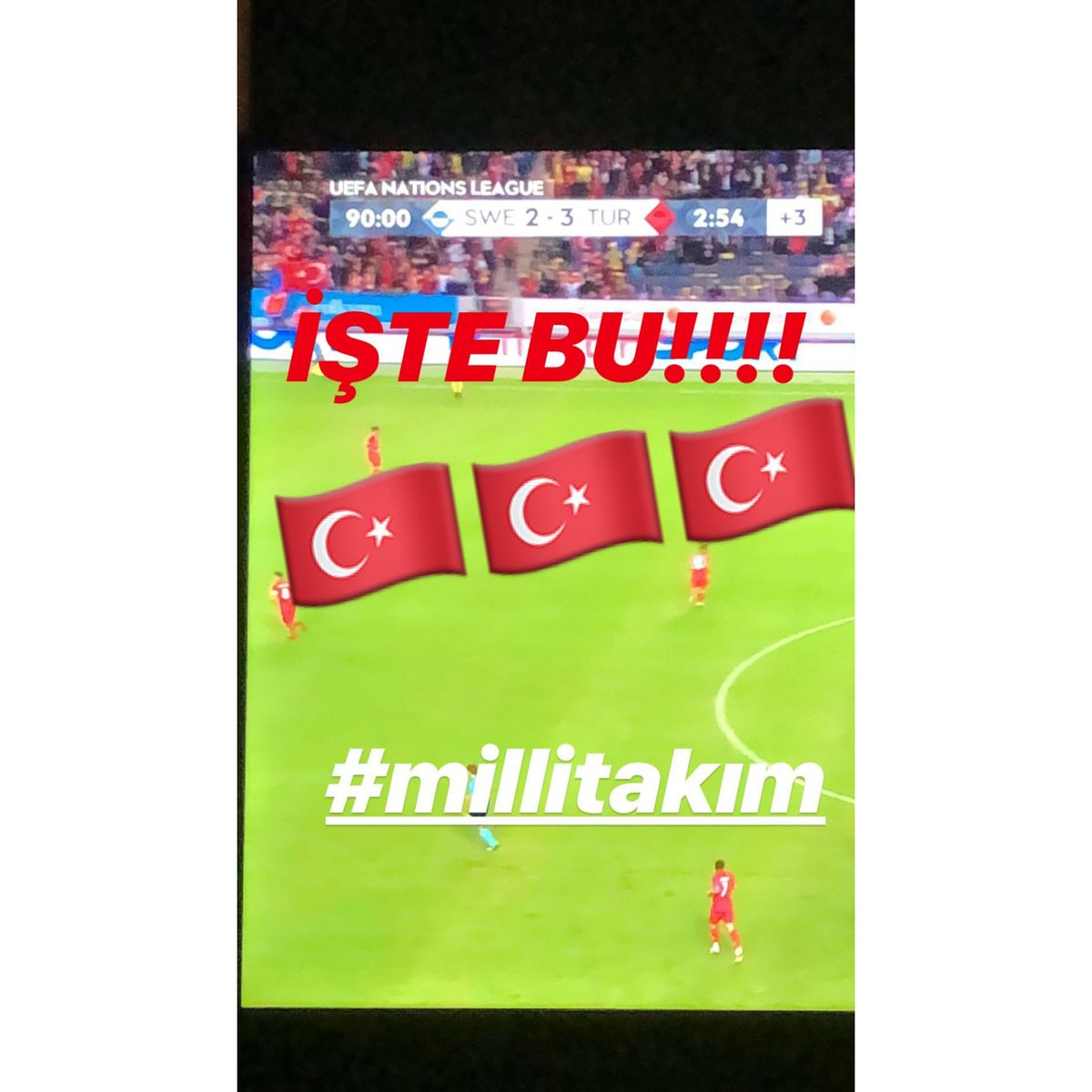 bursinnewss's tweet photo. Kerem Bürsin Instagram'da maç sevincini böyle kutladı!Tebrikler,gururumuzsun Milli Takım♥️🇹🇷|#millitakim #KeremBursin #Türkiye https://t.co/VT3E3ACZuV