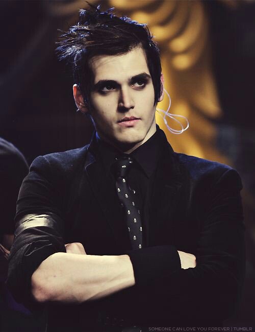 Feliz aniversário pro integrante mais sorridente do My Chemical Romance...

Happy Birthday Mikey Way  