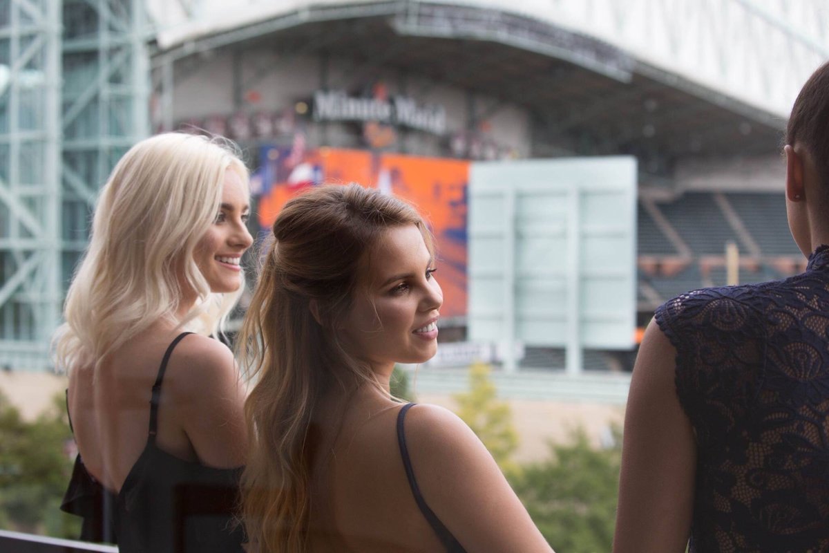 500crawford's tweet photo. Part of your daily routine while being an 500 Crawford resident is stepping out on your balcony and taking in the views of the beautiful Minute Maid Park and  Downtown Houston. Are you ready to move in? https://t.co/u6EvyVktxQ