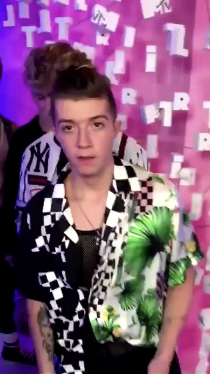 buckinwildjo's tweet photo. OK but why am I getting Romeo & Juliet vibes you know the one @LeoDiCaprio played in, from @jackaverymusic’s outfit from #TRL today 😍🔥 @whydontwemusic #thatfit #jackavery #whydontwe https://t.co/Ro3VyzfT2J