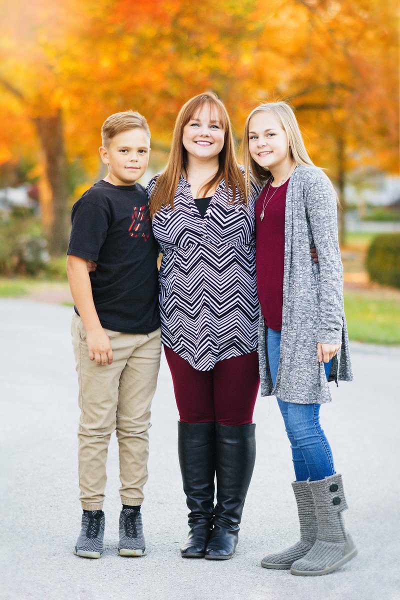 HuniNoirKC's tweet photo. Fall is coming !!!! #familyportrait #kcfamily #kc #kansascity #kcphotographer #fallinKC #KansasCity #VailleMansion https://t.co/bCiRfdqnK6