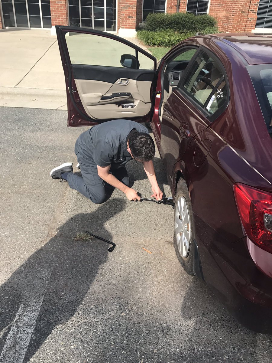 LKNendo's tweet image. Our doctors do it all! Not only did Dr.Dinsbach save teeth today, he replaced a patient's tire! Yet another example of the lengths we will go in order ensure a patient's happiness. What a kind man and doctor! #RootCanalRockStars