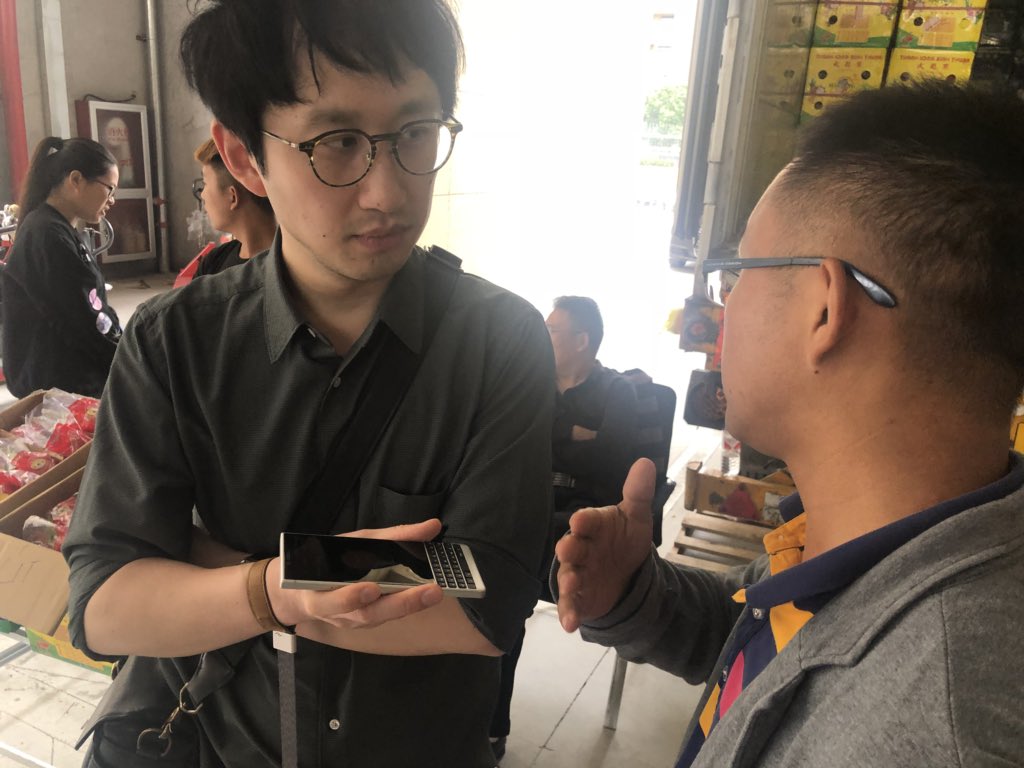 chrisfruitnet's tweet photo. Our #AsiafruitChina editor Yuxin Yang is on the spot to talk to leading traders about the new opening at Haiguangxing. #Asiafruit #expert #亚洲水果 https://t.co/t5yrRypzXe