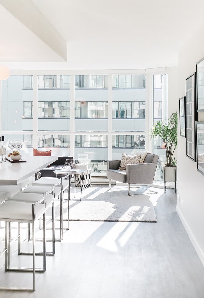 fluffdesigns's tweet photo. Francesca and Lindsay did an amazing job staging this airy and light property designed by @bijouprojects !✨
#fluffdesigns #homestaging #staging #stager #furniturerental #propertystyling #yvr #vancouverrealestate #furniture #kitchenisland #livingroom #accessories #furniture https://t.co/0fktSqnfCC