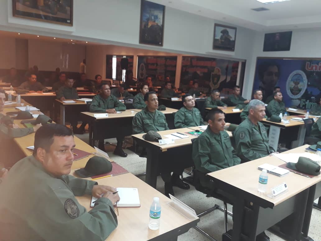 Visita del Comandante General del EJB a la Reunión de Comando del @EJB_6CING en las Instalaciones de la Escuela de Ing. Militar. Venceremos!!!