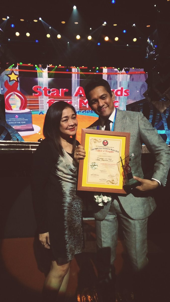 valencianolover's tweet photo. But who is Gary Valenciano without this woman beside him? This award is also for her. A recognition of how greater our Daddy Vee became because of her undying love and passion. Love you, parents! #GarGeli forever! 💚🏆
#GaryValenciano @AngeliPV @manila_genesis @GaryValenciano1 https://t.co/vAcQj8S9Iq