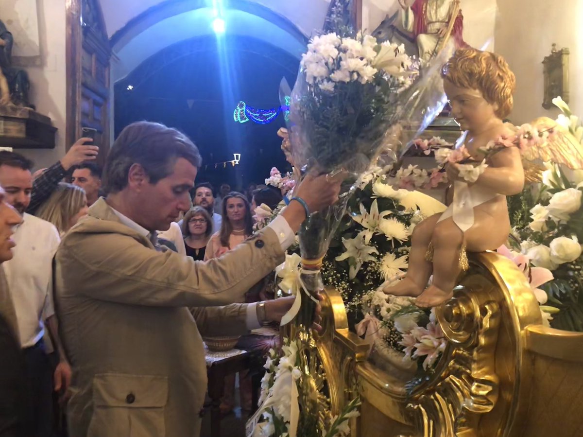 Aglezterol's tweet photo. Acompañando a nuestros amigos del @ppparla en la ofrenda floral a Nuestra Señora la Virgen de la Soledad, patrona de Parla. https://t.co/peYFZstATA