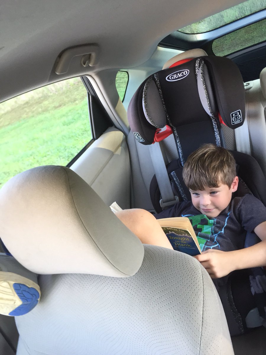 swingparker's tweet photo. When you’re waiting for brother to finish baseball practice...you read! @northiesread #read50 https://t.co/6fqwJoUVxR