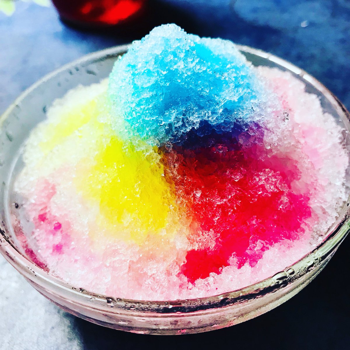 Moa Tv かき氷 レモンとイチゴとブルー シロップはいろいろ試したけど明治屋が一番好きです 自動かき氷を使って毎日のように食べてます アイスよりカロリーないのでダイエット中の方にも自宅でかき氷はおすすめです かき氷 シロップ 明治屋 甘い