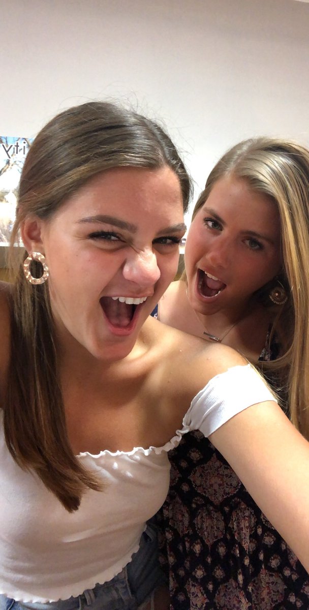 aliyah10296's tweet photo. HBD hoppe! love you hope you had a great day 😚 #fortbabes https://t.co/QGX6Kn4XK5