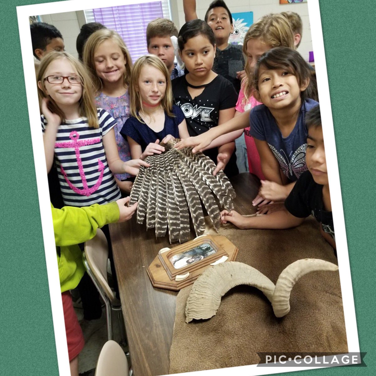 smesbulldogs's tweet photo. Mrs. Cherryβs 4th graders are βWild about Science β! πΎ#smespride #animalstudies #4thgradespotlight π¦ https://t.co/MjFC5fefRU