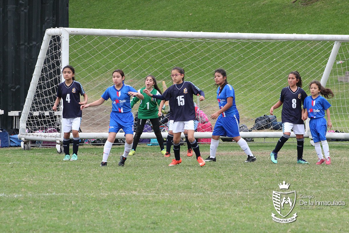 c_inmaculada's tweet photo. Nuestro equipo de Fútbol 7 Damas se impuso por 2-1 ante el colegio La Salle. ¡Felicitaciones chicas! #ADECORE #FUTBOLDAMAS #VAMOSCI https://t.co/I5oIvzan9c