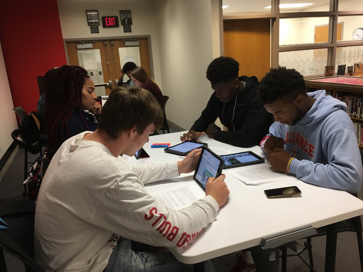 jacksonAHS's tweet photo. Sophomore E/LA students reading and writing short stories in the Media Center. #RepThatA #LoveWhereYouLearn https://t.co/8Xlc5DqdUM