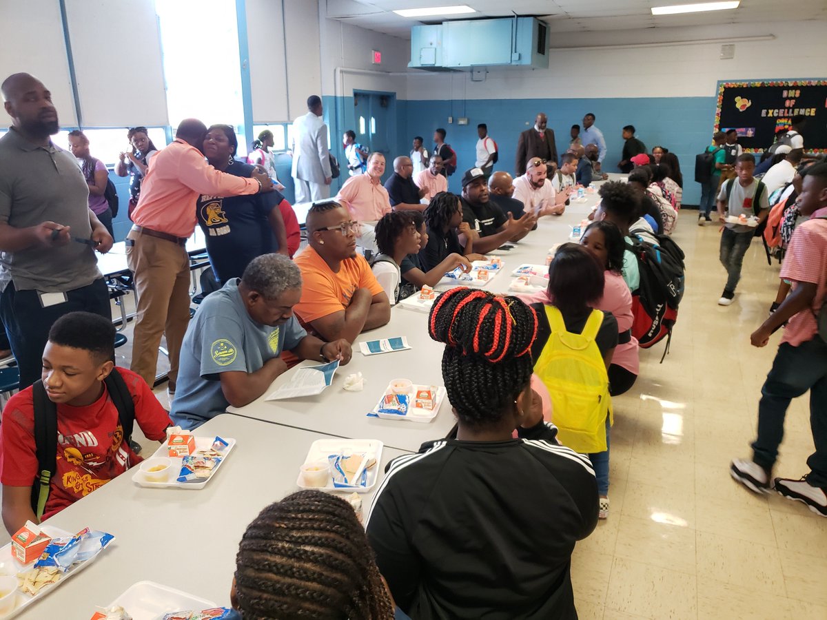 hacg_goldsboro's tweet image. More photos from our Donuts for Dad with @DillardMiddle 
#hacgnc #community #ouryouthmatter