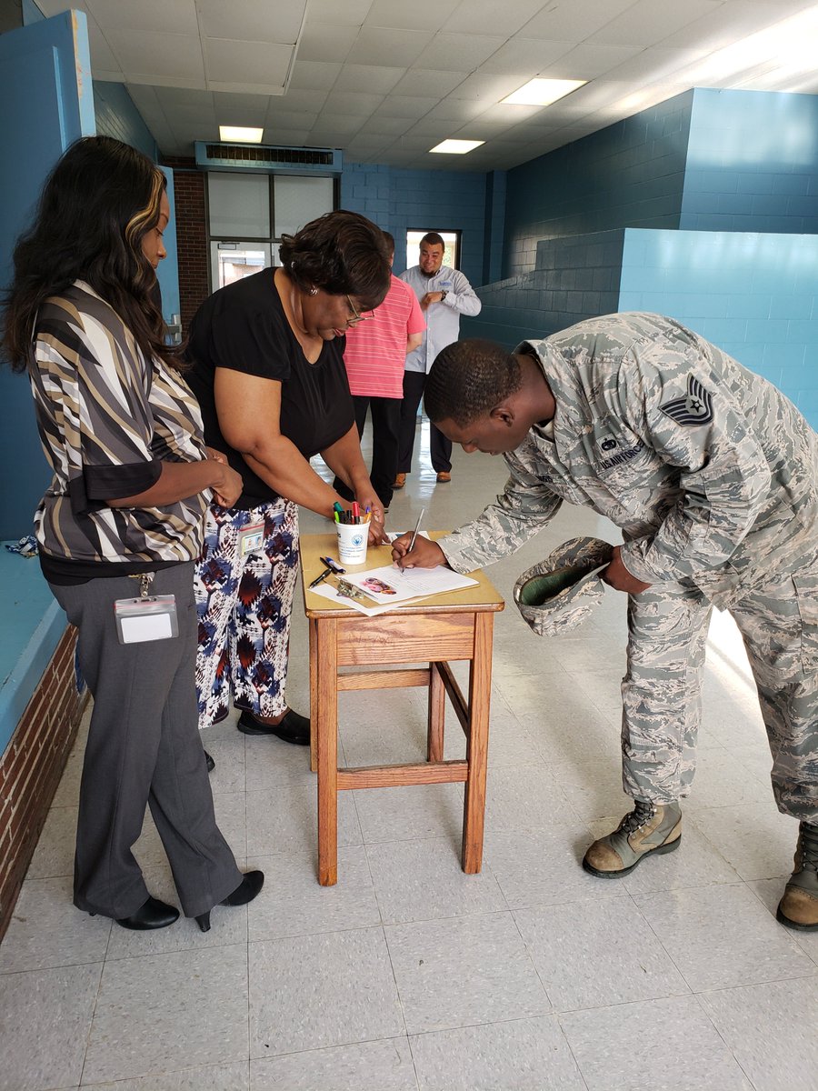 hacg_goldsboro's tweet image. More photos from our Donuts for Dad with @DillardMiddle 
#hacgnc #community #ouryouthmatter