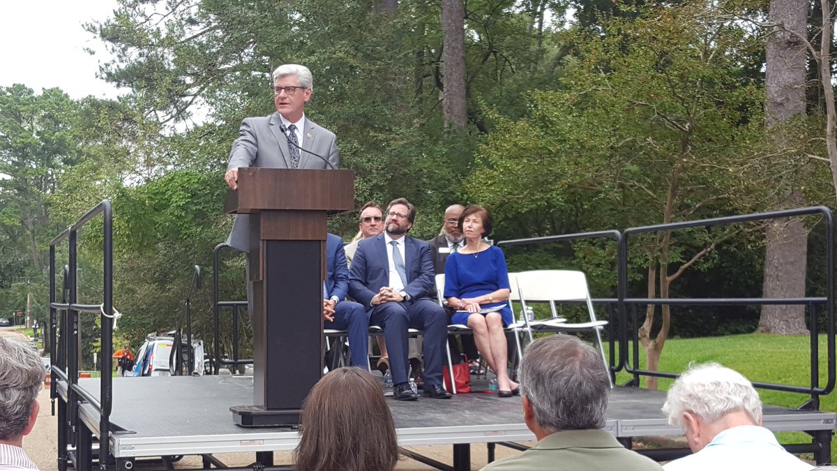 MSarts's tweet photo. It's official! The first Mississippi Writers Trail marker was unveiled today honoring Eudora Welty. Many thanks to our partners &amp; the officials and scholars who made today's event special. We are proud to place this marker on hallowed ground at the Eudora Welty House &amp; Garden. https://t.co/XICreXqPBt