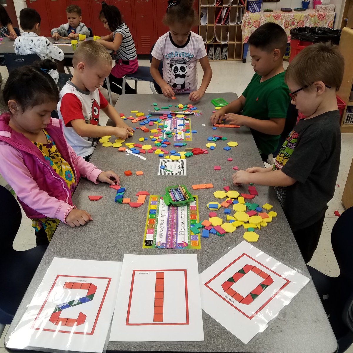 Mrs_Holsapple16's tweet image. Learning is better when its #handsonlearning #mckinleykinder #numberwriting