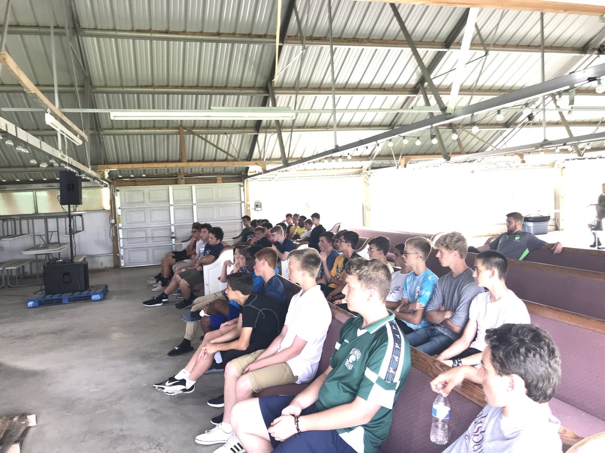 paulgraypax's tweet photo. Team building, community service and life lessons. Great job gentlemen. Be better than yesterday! #farming4hunger https://t.co/tGJuZm7vE8