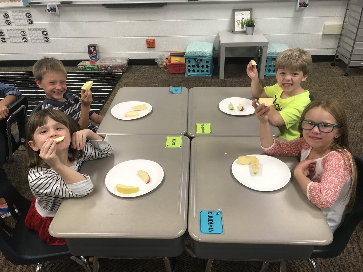 dclingingsmith1's tweet image. Apple taste testing kicked off our apple unit today!! Green Granny Smiths earned the greatest number of votes!! #applescience #bestyearyet #fabulousfirsties #enjoytheview @VV_Voyagers