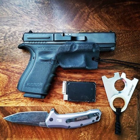 ClipdrawUSA's tweet photo. Clipdraw and EDC go hand in hand like a payday and a trip to the ammo counter. Click here to grab your Clipdraw today: https://t.co/u1HSc6CtOa https://t.co/Ua1mpQNeyI