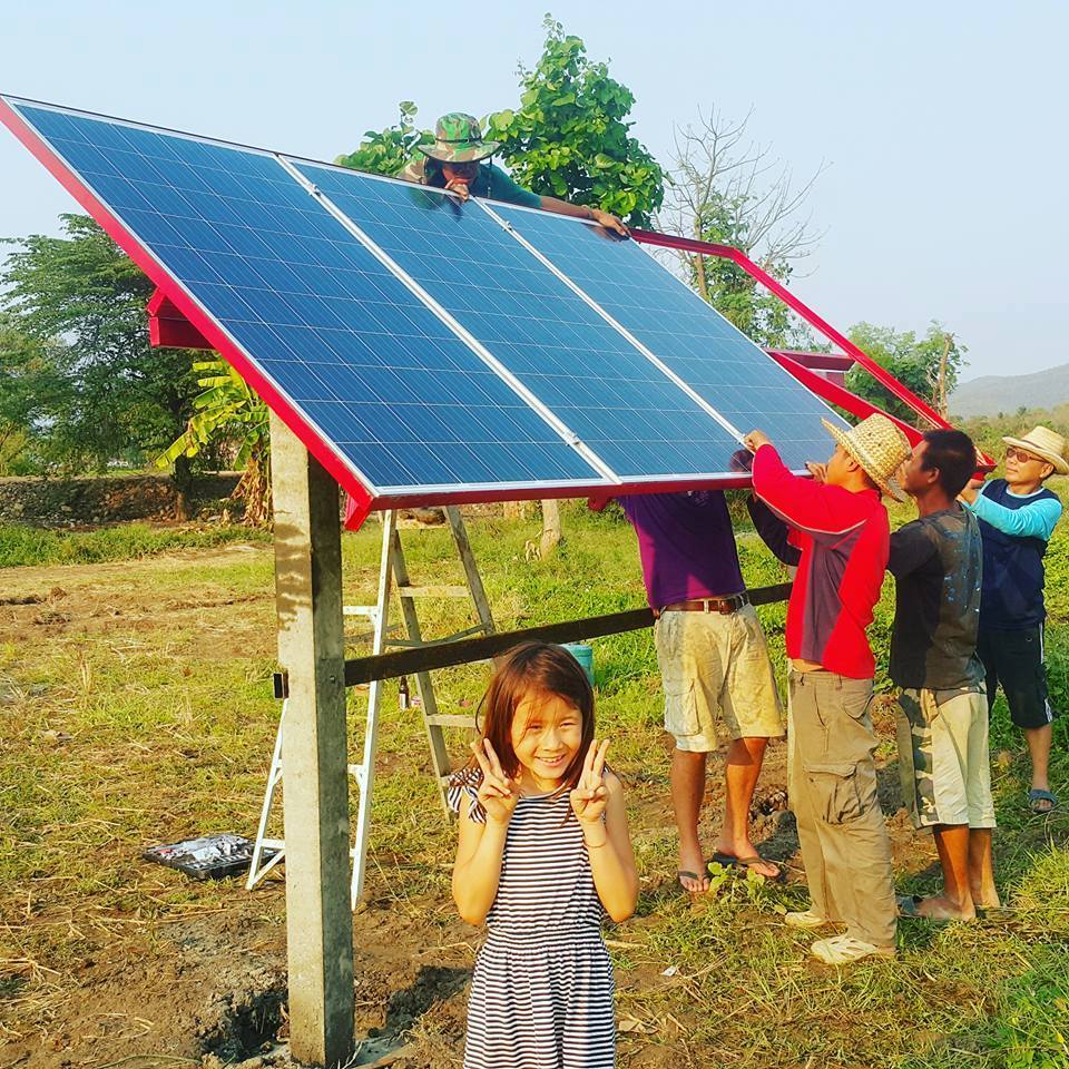 EnlightenedFest's tweet photo. Conscious parents openly share their values with their children at a young age, creating leaders for the future of #enlightenedlifeonearth. #childrenoftheworld #consciousfamily #sunpower #sustainablelife https://t.co/2fSkDC5oT1