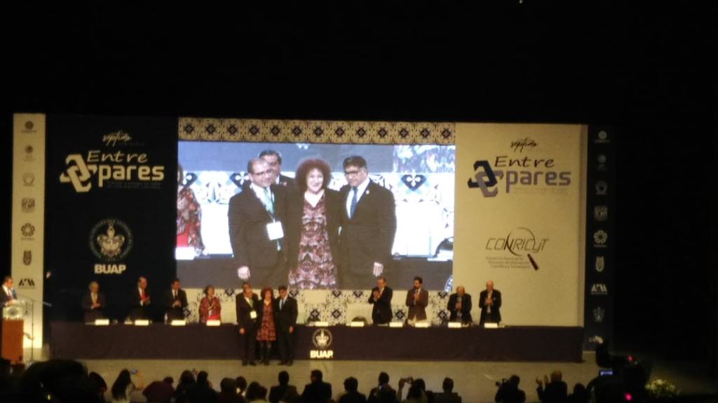 ElPeriploS's tweet photo. El equipo editorial de #ElPeriploSustentable presente en el evento de #Entrepares 2018 @PeerRevWeek #PeerRevWeek18 @CONRICYT https://t.co/ERK8pQGHmX