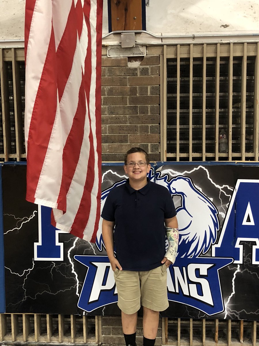PortAllenPels's tweet photo. Itβs official!! Future Pel, Owen is our official waterboy and hype man!!! Check him out on the sidelines of all JV and Varsity football and volleyball games!! #GoPels #FuturePel #PelicanPride @football_port @coach4gib πππͺπͺπ΅β«οΈ π§ π¦ https://t.co/6kRnm2kApN