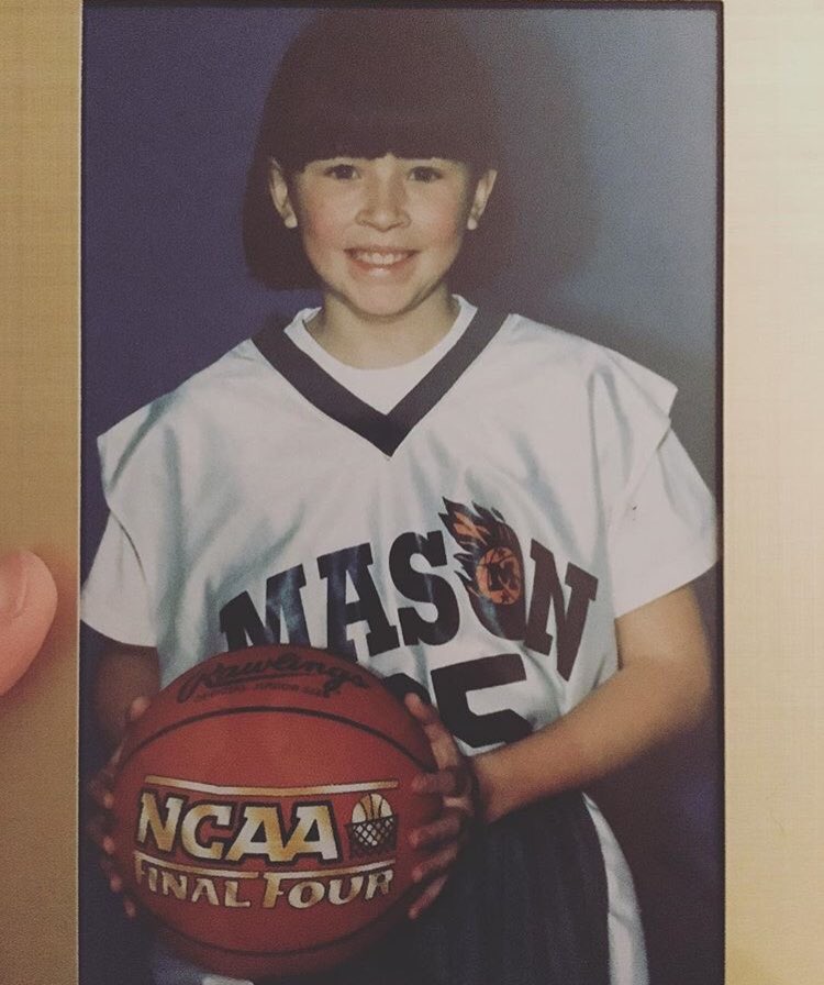 CoachCass_'s tweet photo. Back when I averaged 18pts and no eyebrows 🤦🏽‍♀️ #backwhenbangsandbobswerein #neverwentback #ballerdays https://t.co/Ap2pjvYPOT