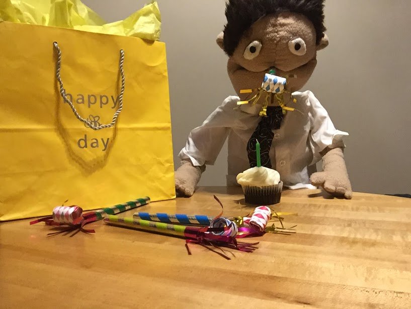 PuppetMulder's tweet photo. Happy Birthday, @thexfiles ! #XFiles25 #XFiles #PuppetMulder https://t.co/EMa4RNOtBi