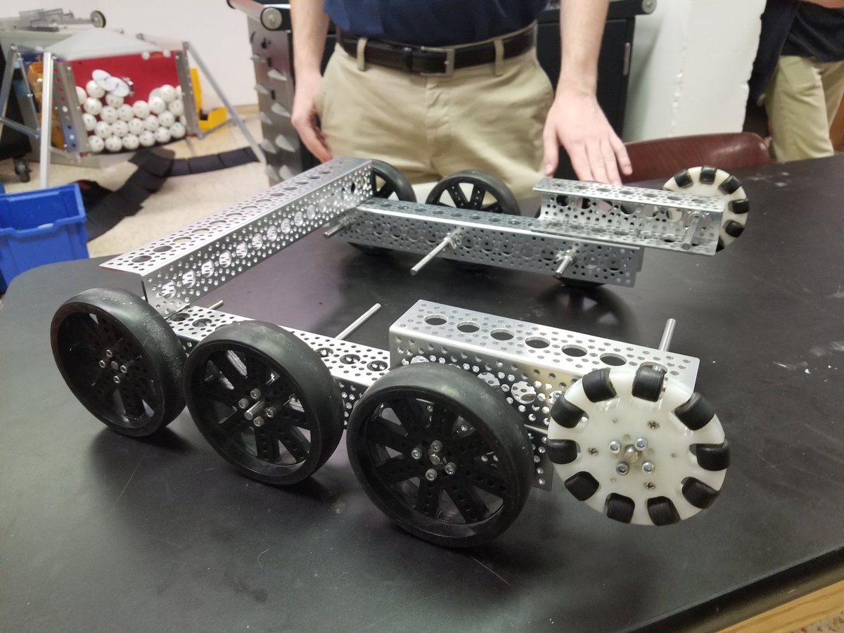 FTC4266's tweet photo. Prototype Number 1 is in the books! #ROVERRUCKUS #omgrobots https://t.co/24rYVCthEl