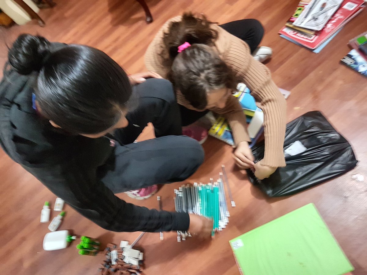 rolandosaquipay's tweet photo. Dia de entrega sera una noche larga gracias a quienes hicieron posible este gesto de ❤ gracias #AzuaySolidario.
#TabataLara
#dejandohuella
#NadaEsImposible
@complicefm @splendid1040 @Pedro1Reinoso @ViviSanchezBoni https://t.co/8oN0NqxHz3