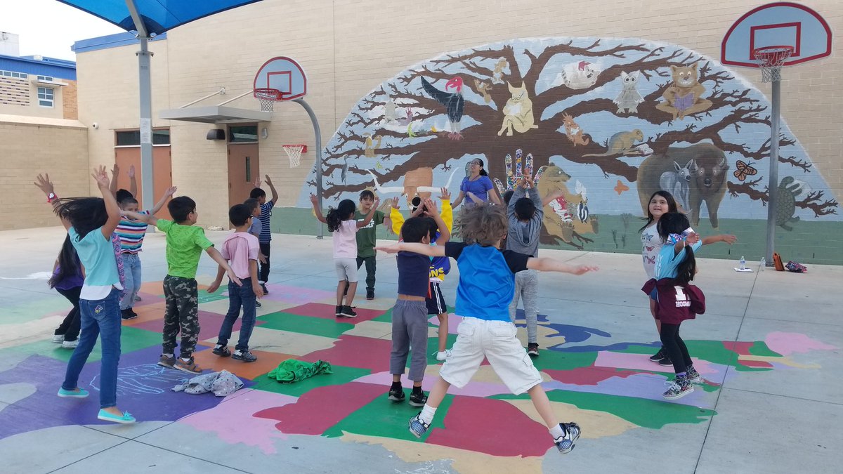 MrsSchoemann's tweet photo. Exercising and having fun with my class during recess. #GTmoves #CSHweek @gtprincipal186 https://t.co/SEqxVDvoGb