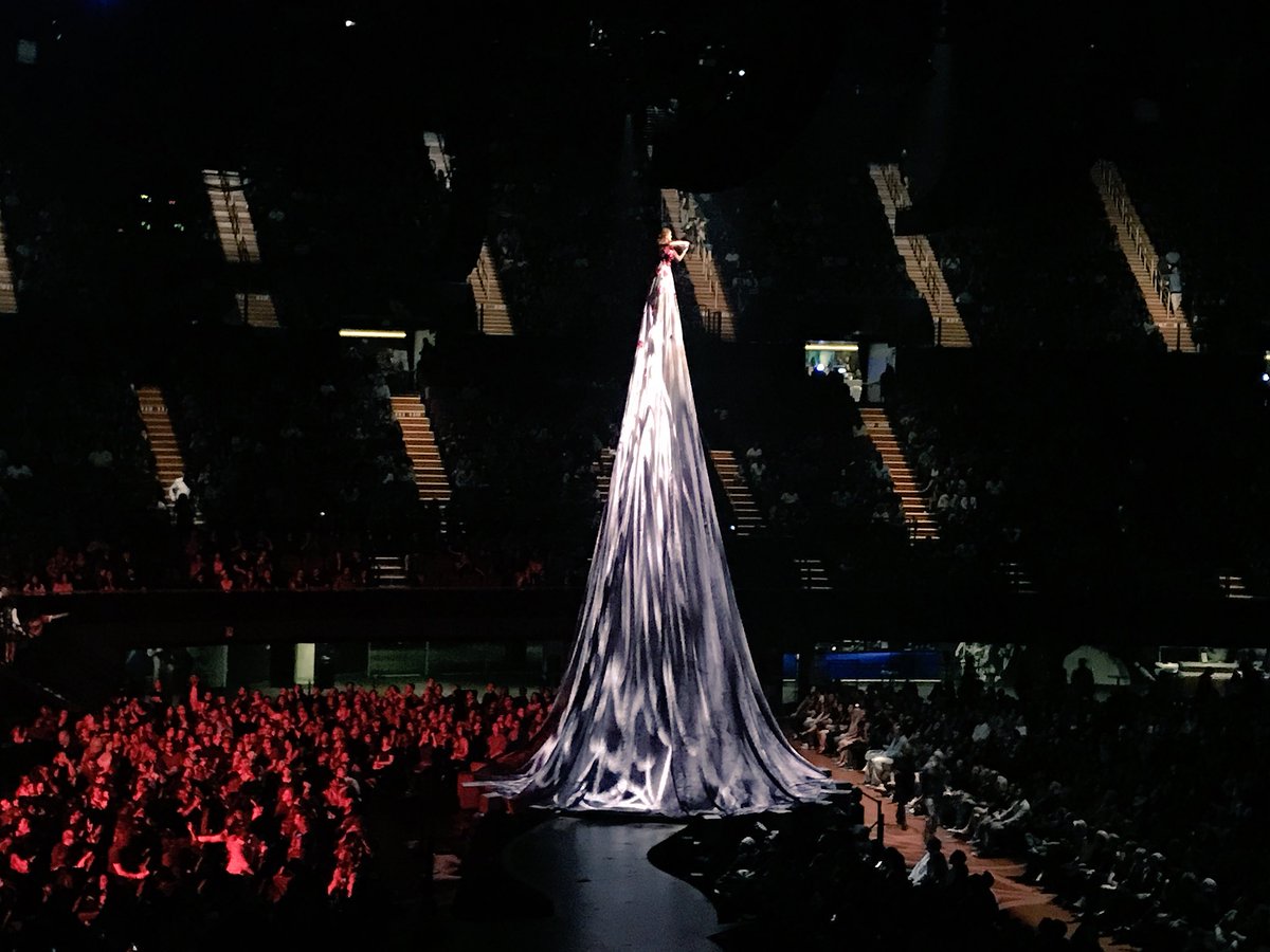 ThatChrisGore's tweet photo. I stopped counting the number of times I got chills at the Game of Thrones concert at the Forum last night. #GoTForum #GameofThrones #GameofThronesConcert https://t.co/jxzSGHj7aW