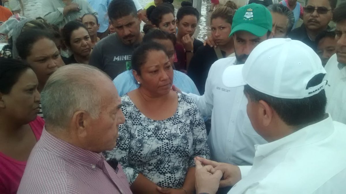Acompañando a nuestro Gobernador en recorrido por las Colonias Ampliación Santa Sofía y Benito Juárez <a href="/mrikelme/">Miguel Riquelme</a> <a href="/CNOPNacional/">CNOP Nacional</a> <a href="/ruizmassieu/">Claudia Ruiz Massieu</a>