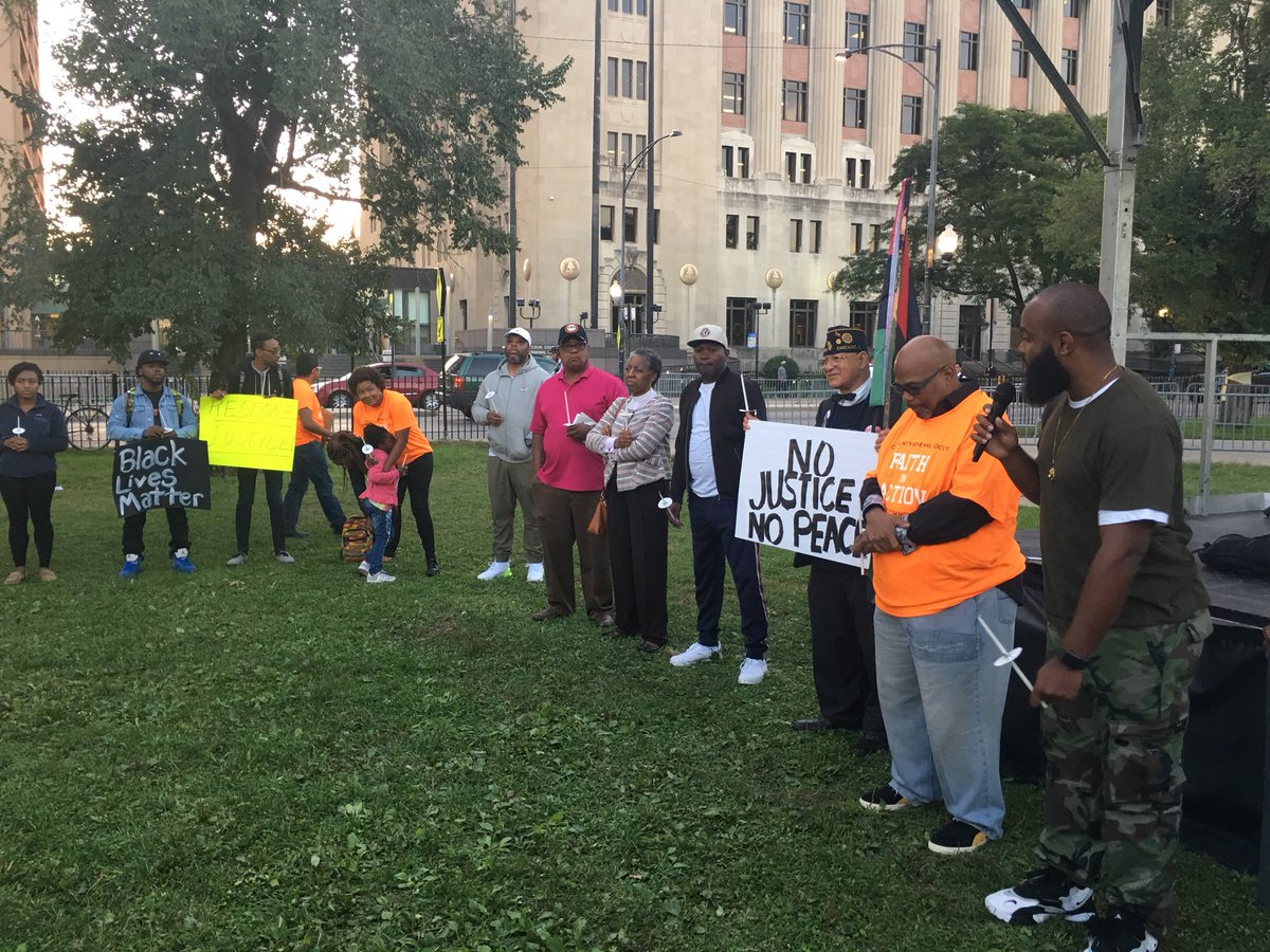 Standing with community and faith leaders at 26th and California to call for #JusticeForLaquan <a href="/CRSchicago/">CommunityRenewalSociety</a> #WeNeedGAPA